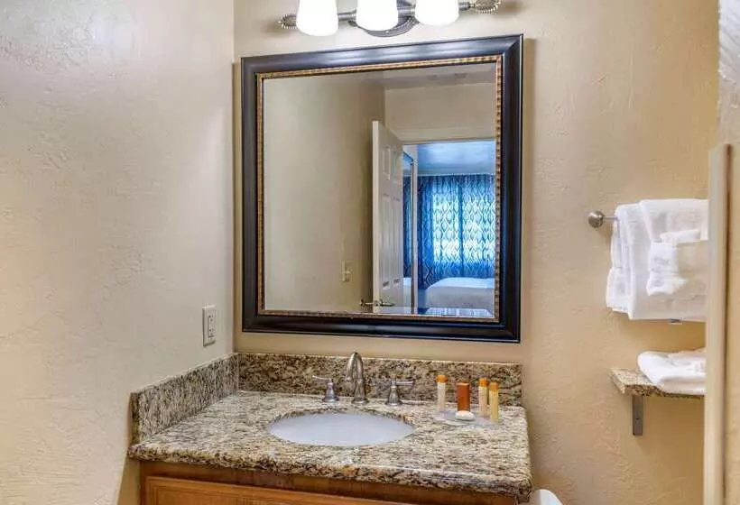 Lincoln Sands Oceanfront Resort, Ascend Hotel Collection