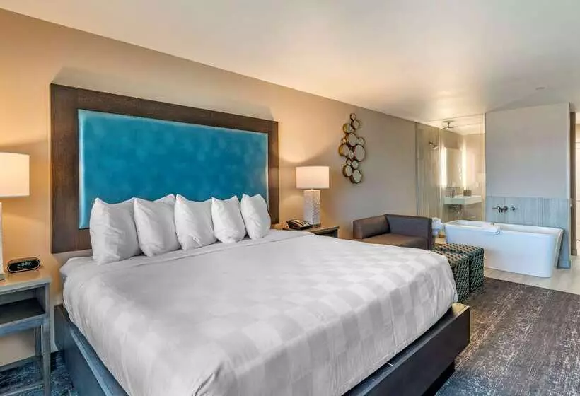 Lincoln Sands Oceanfront Resort, Ascend Hotel Collection