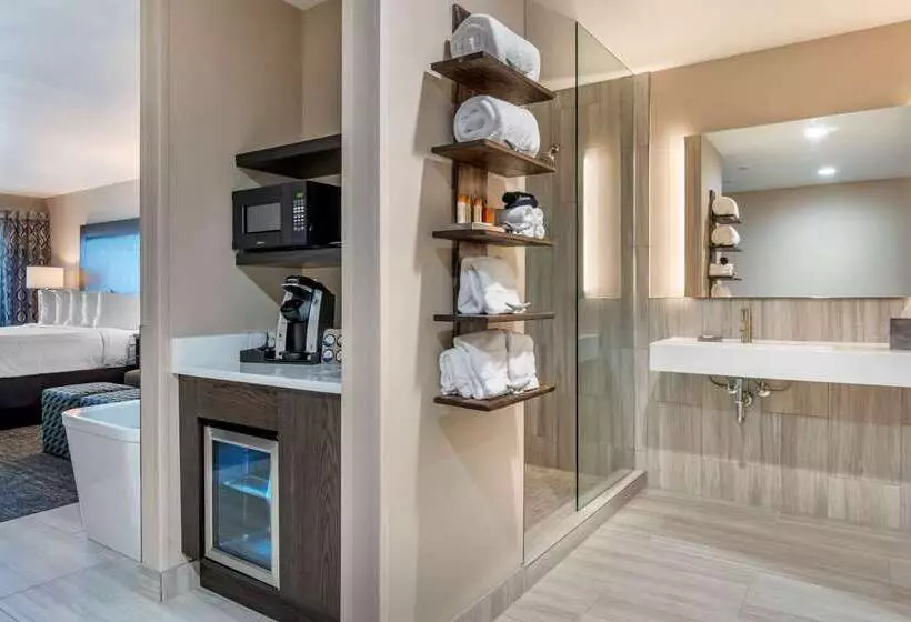 Lincoln Sands Oceanfront Resort, Ascend Hotel Collection