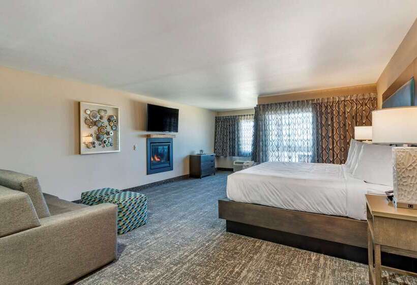 Lincoln Sands Oceanfront Resort, Ascend Hotel Collection