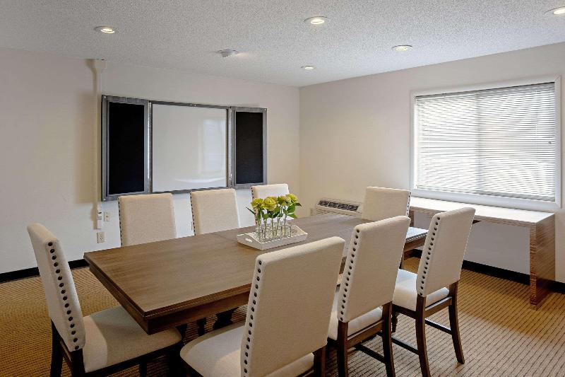 בית מלון כפרי Quality Inn Frontier At Us Hwy 30