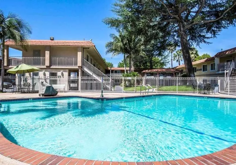 酒店 Quality Inn & Suites Thousand Oaks   Us101
