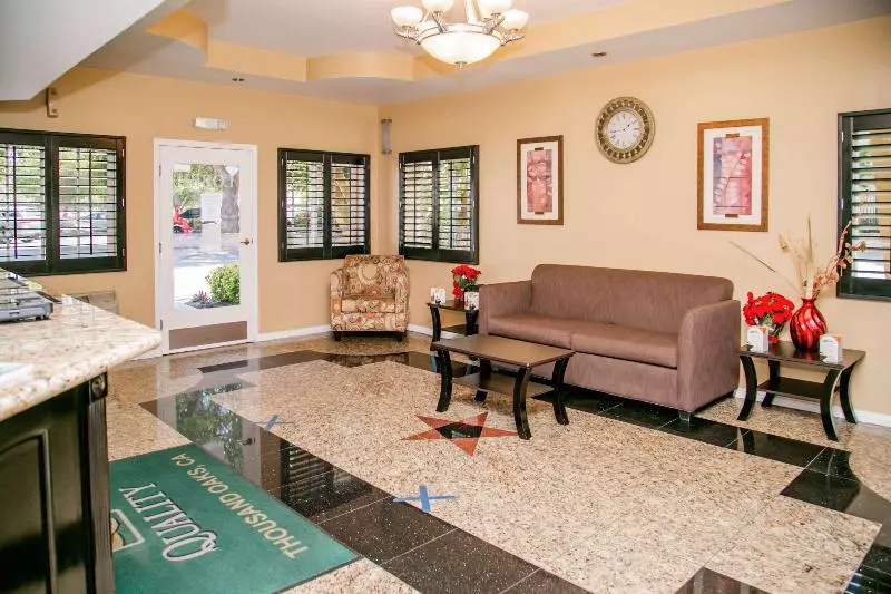 酒店 Quality Inn & Suites Thousand Oaks   Us101