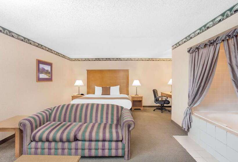 בית מלון כפרי Ramada By Wyndham Waupaca