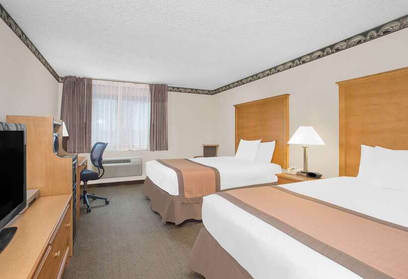 בית מלון כפרי Ramada By Wyndham Waupaca