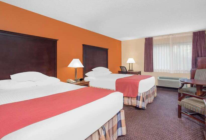 בית מלון כפרי Ramada By Wyndham Waupaca