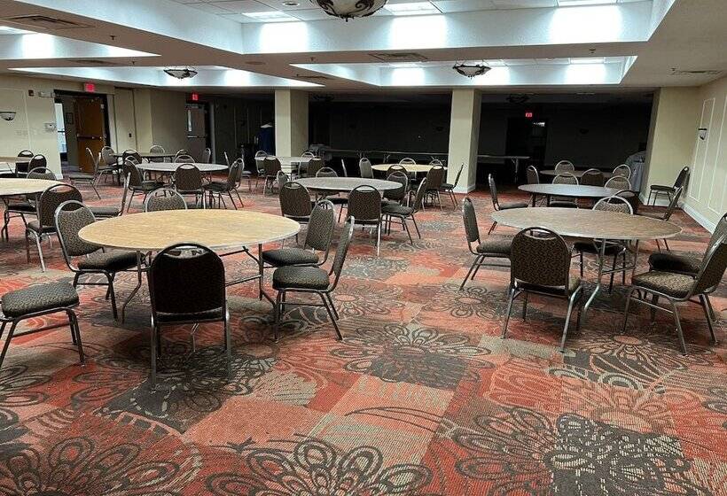 בית מלון כפרי Ramada By Wyndham Waupaca