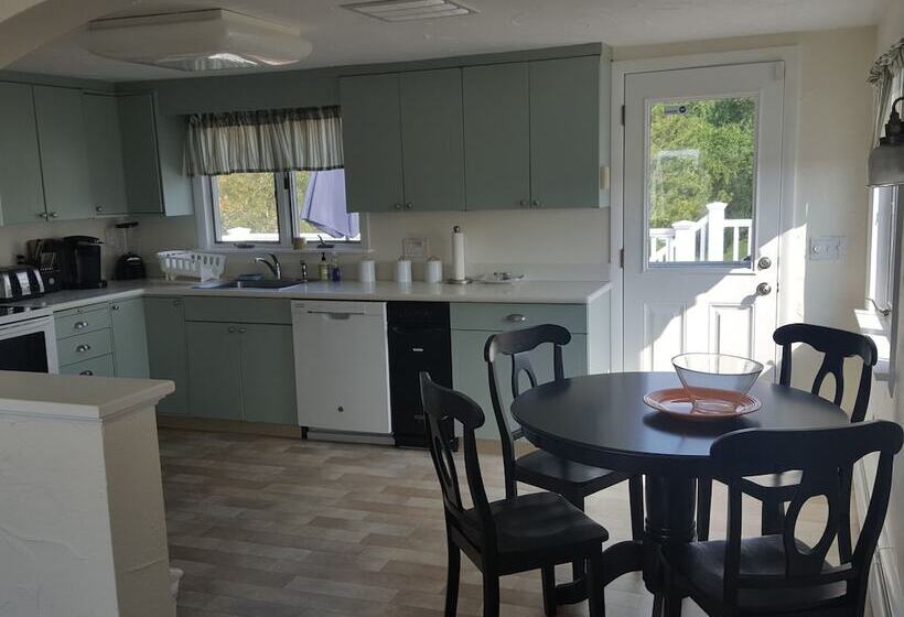 هتل The Seaglass Inn & Spa