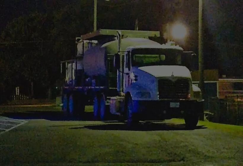 فندق على الطريق Grand View Plaza Inn & Suites