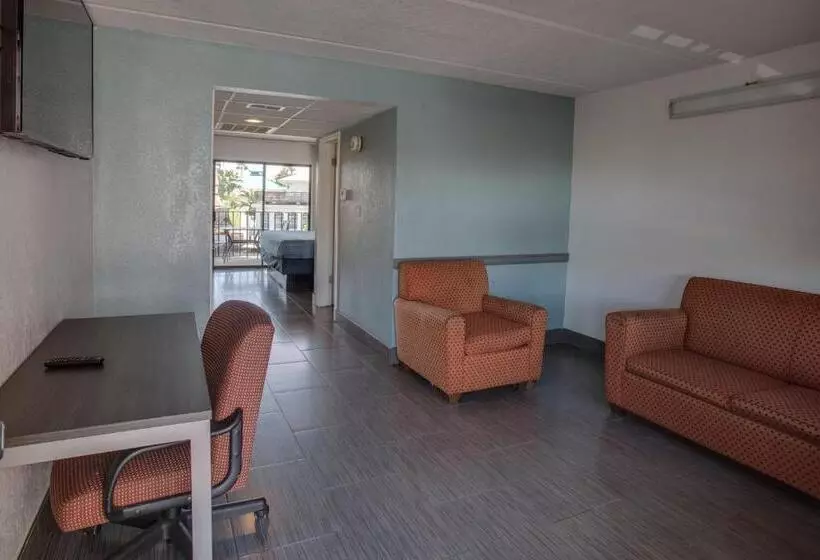 Windwater Hotel And Marina