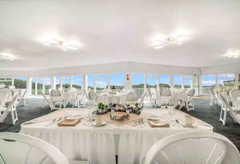 Hallmark Resort   Newport