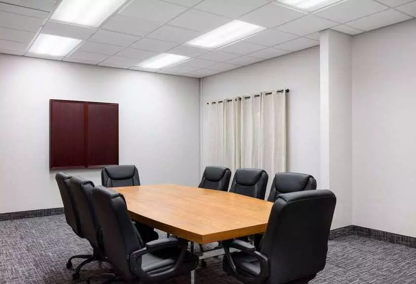 Hotel Baymont By Wyndham Shakopee