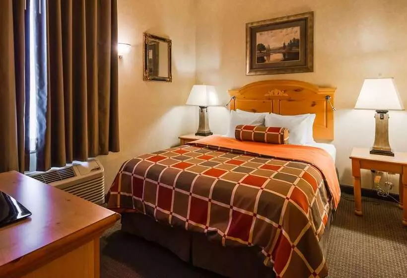 Отель Best Western Plus Revere Inn & Suites