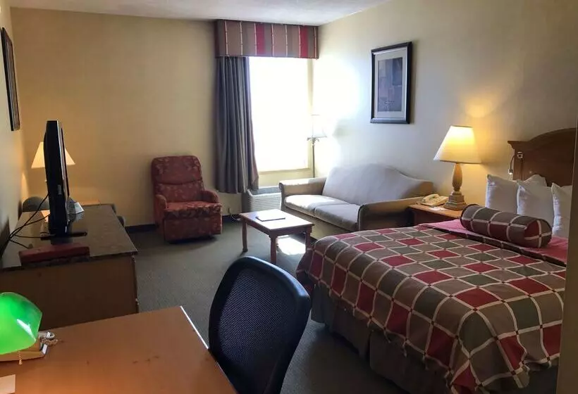 Отель Best Western Plus Revere Inn & Suites