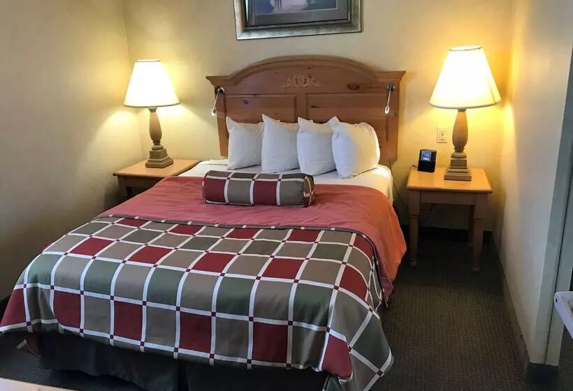 Отель Best Western Plus Revere Inn & Suites