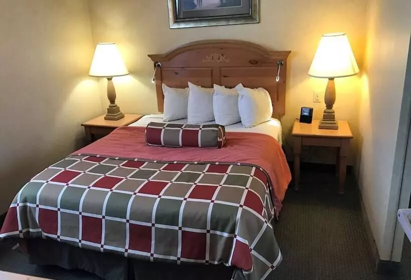 Отель Best Western Plus Revere Inn & Suites