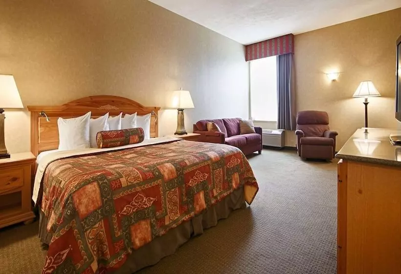 Отель Best Western Plus Revere Inn & Suites