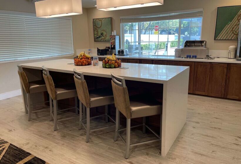 هتل Best Western Town House Lodge