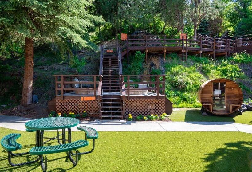 هتل Box Canyon Lodge And Hot Springs