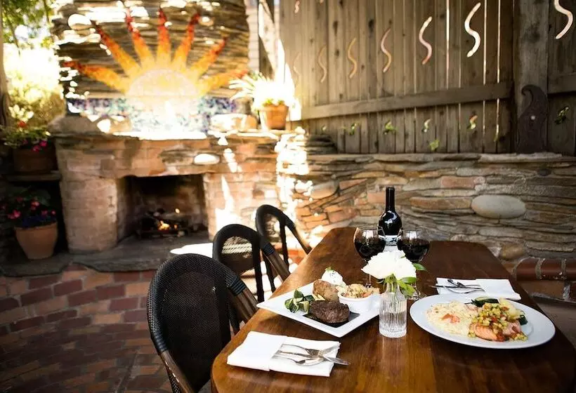 Отель Cambria Pines Lodge