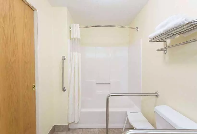 فندق Days Inn & Suites By Wyndham Bloomington/normal Il