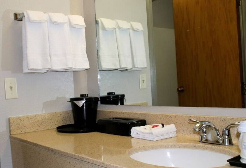 هتل Days Inn & Suites By Wyndham Bloomington/normal Il