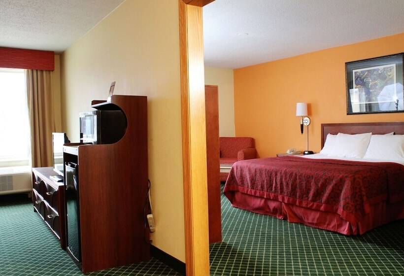 هتل Days Inn & Suites By Wyndham Bloomington/normal Il