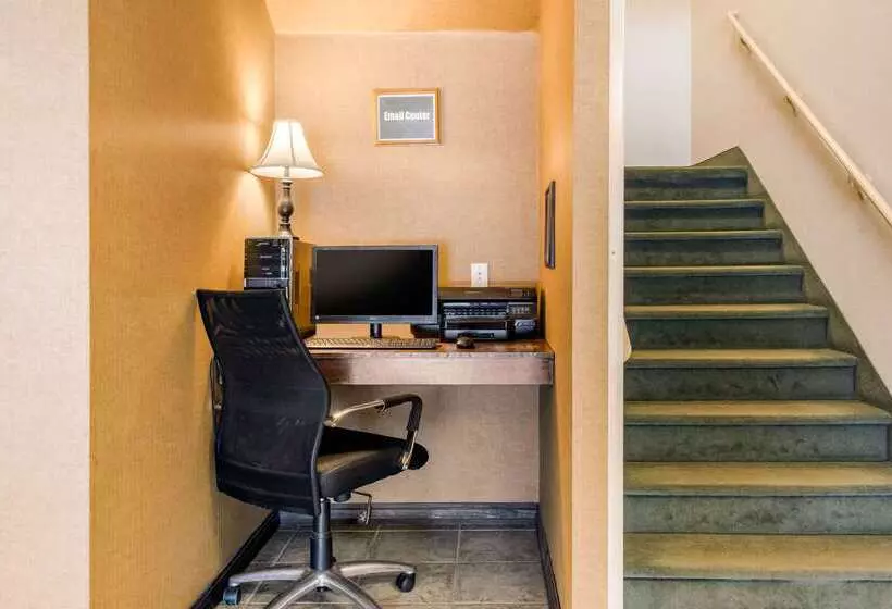 בית מלון כפרי Quality Inn At Bangor Mall