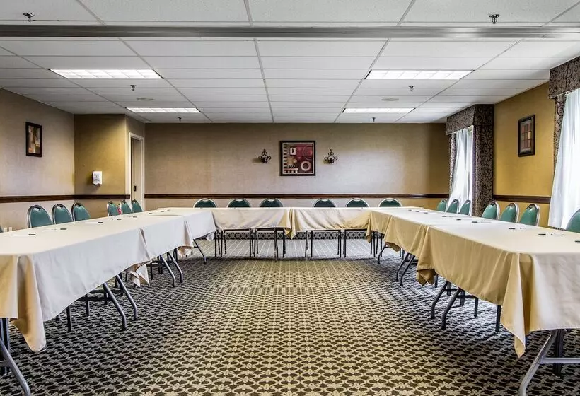 בית מלון כפרי Quality Inn At Bangor Mall