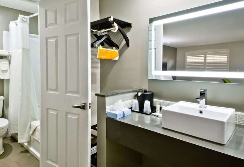 هتل Quality Inn Hayward