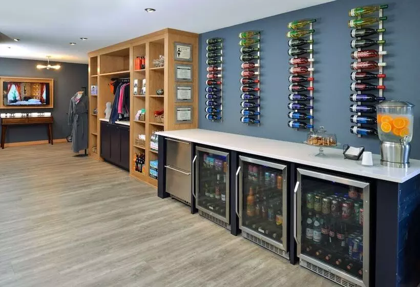 ホテル The Coho Oceanfront Lodge