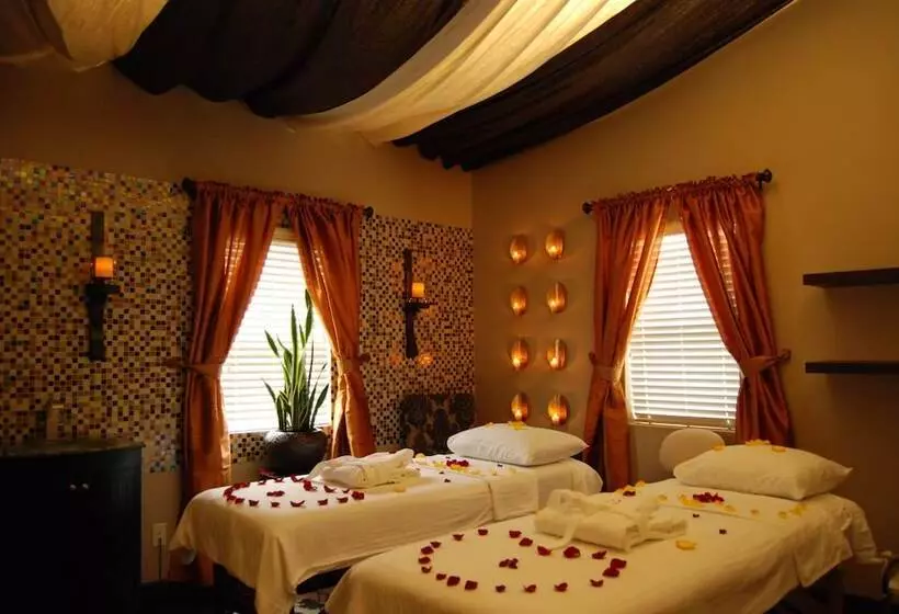 ホテル The Coho Oceanfront Lodge