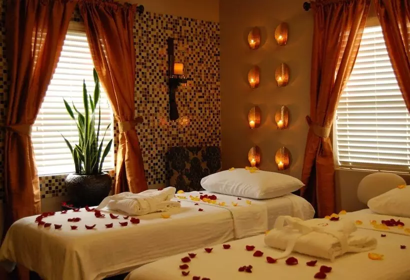 ホテル The Coho Oceanfront Lodge