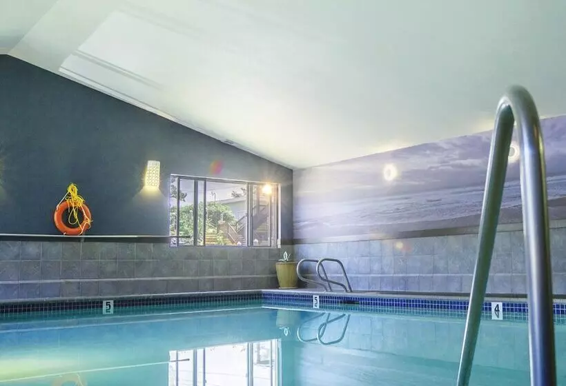 ホテル The Coho Oceanfront Lodge
