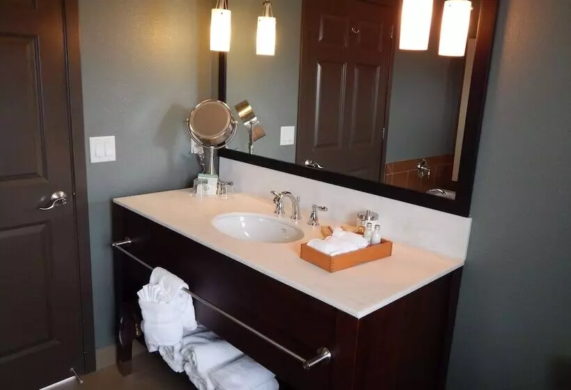 ホテル The Coho Oceanfront Lodge