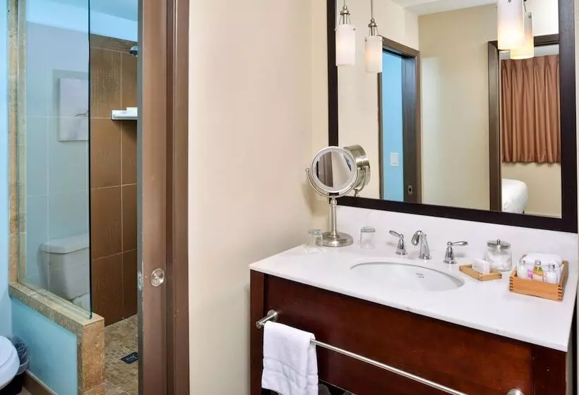 ホテル The Coho Oceanfront Lodge