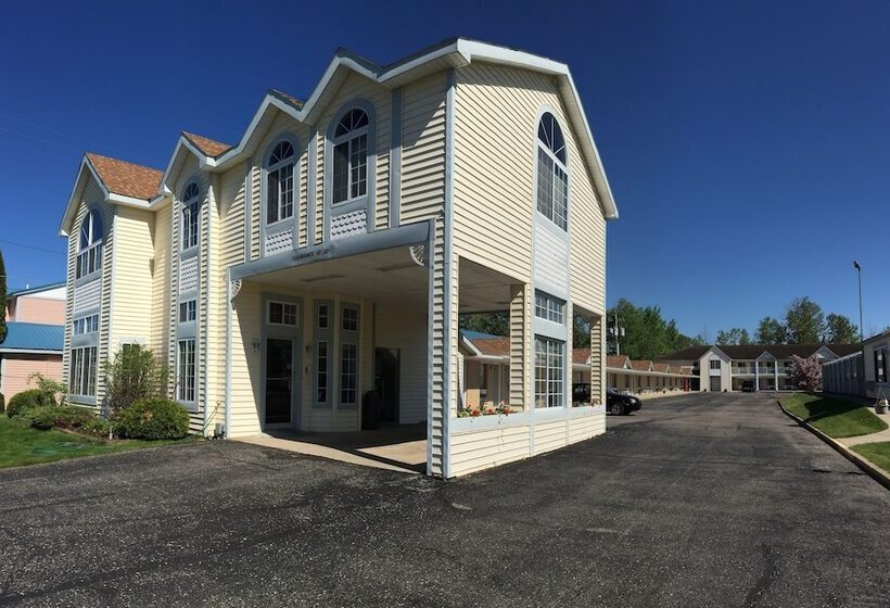 هتل Thunderbird Inn Of Mackinaw City