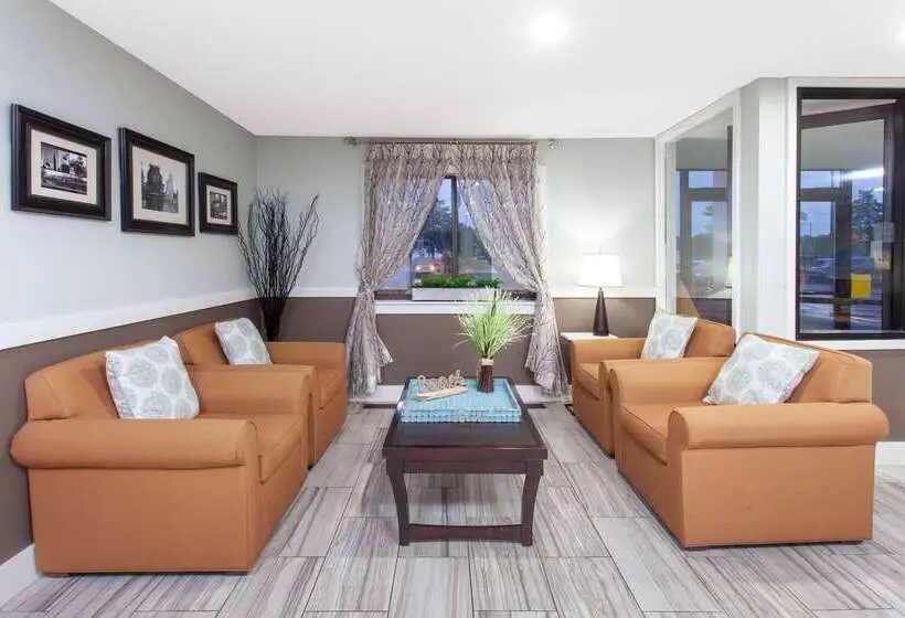 Отель Baymont By Wyndham Grand Haven