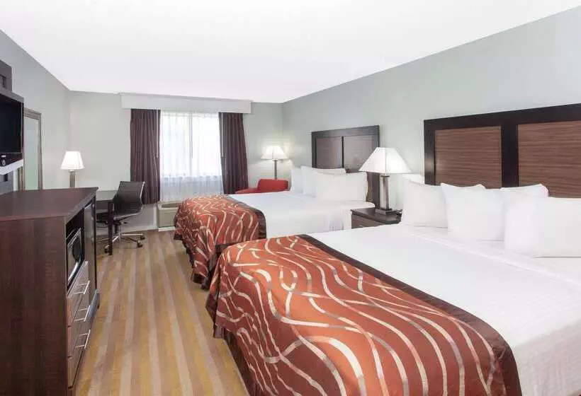 Отель Baymont By Wyndham Grand Haven