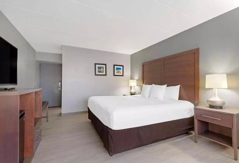 Clarion Hotel & Suites Bwi Airport North