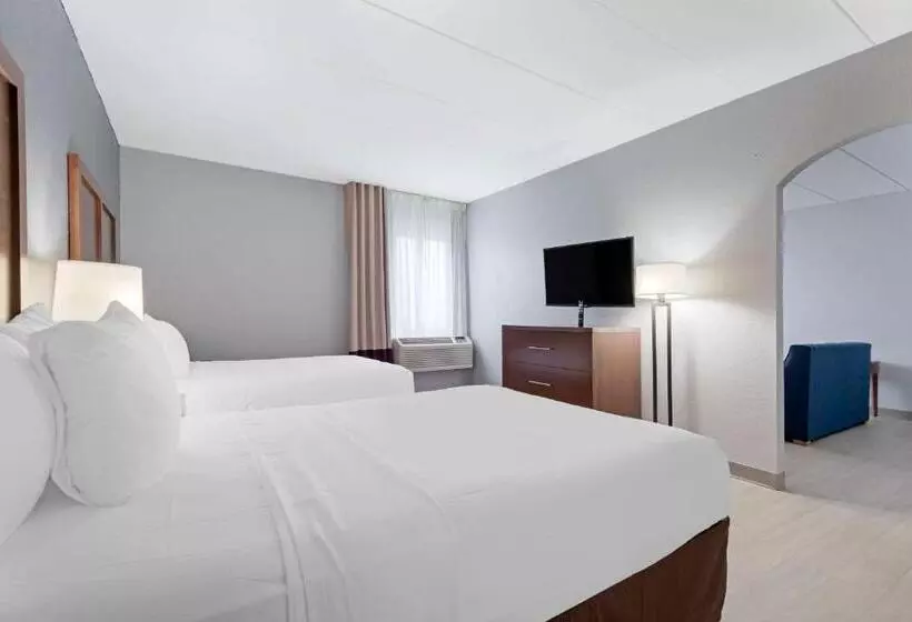 Clarion Hotel & Suites Bwi Airport North