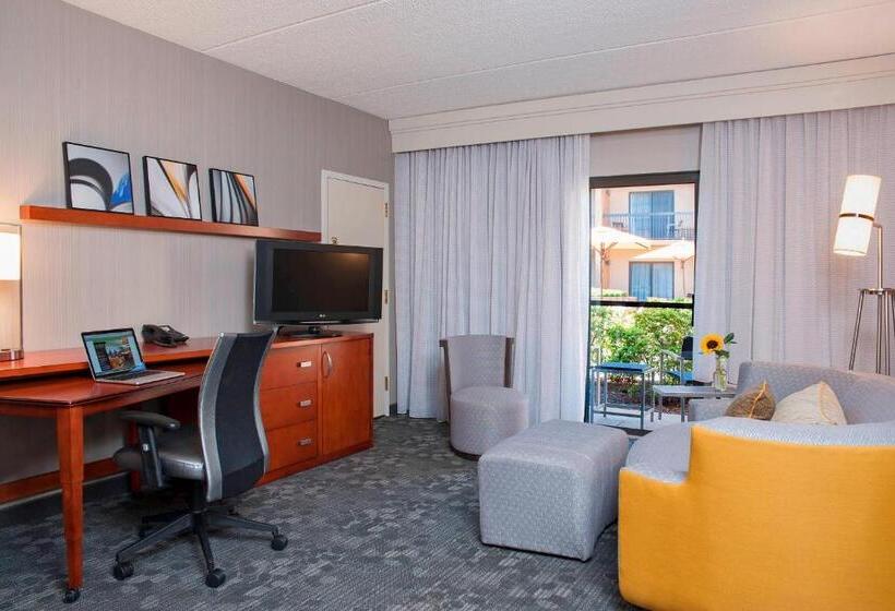 فندق Courtyard Chicago Glenview/northbrook