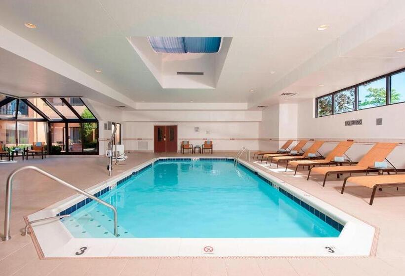 فندق Courtyard Chicago Glenview/northbrook