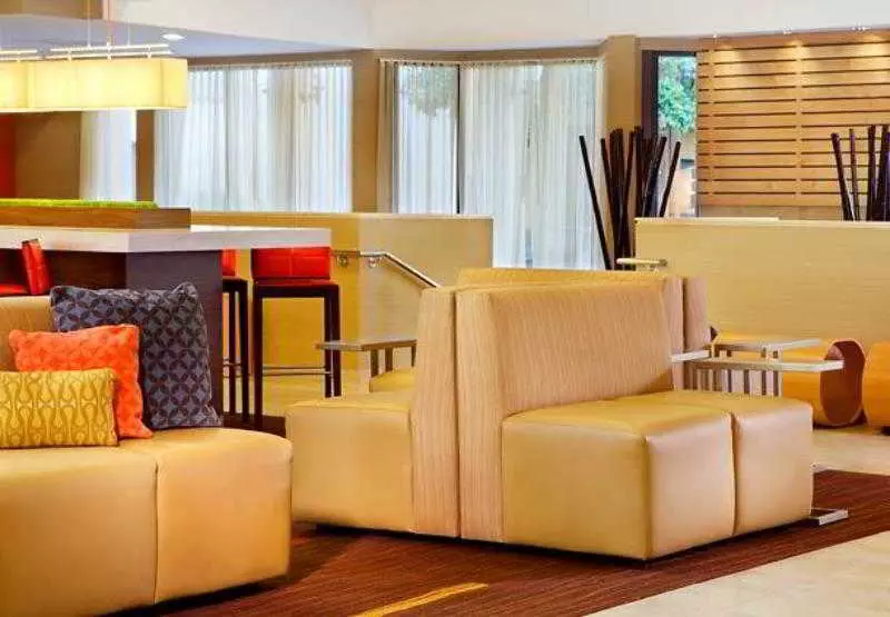 Otel Courtyard Dallas Las Colinas