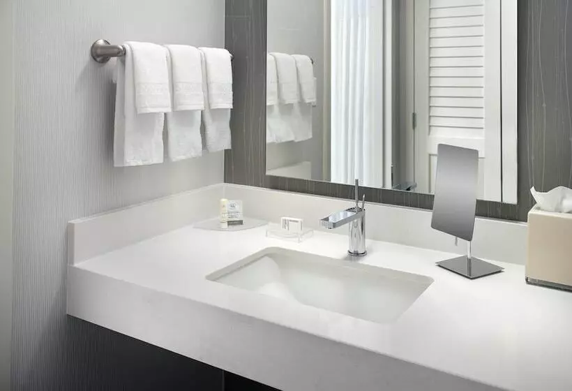 هتل Courtyard Greenville Haywood Mall