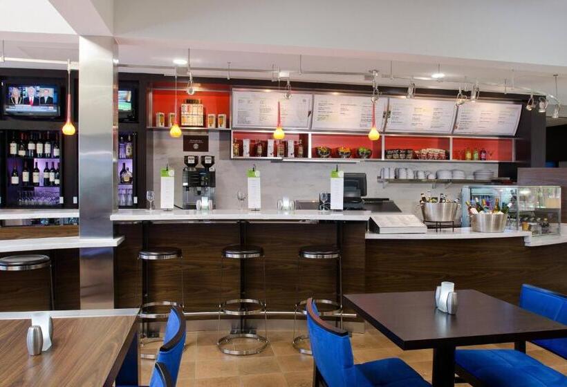 هتل Courtyard Kansas City Overland Park/metcalf, South Of College Boulevard