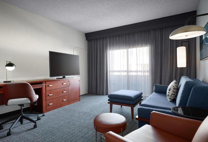 هتل Courtyard Kansas City Overland Park/metcalf, South Of College Boulevard