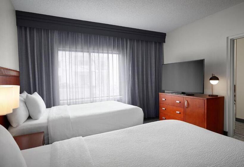 هتل Courtyard Kansas City Overland Park/metcalf, South Of College Boulevard