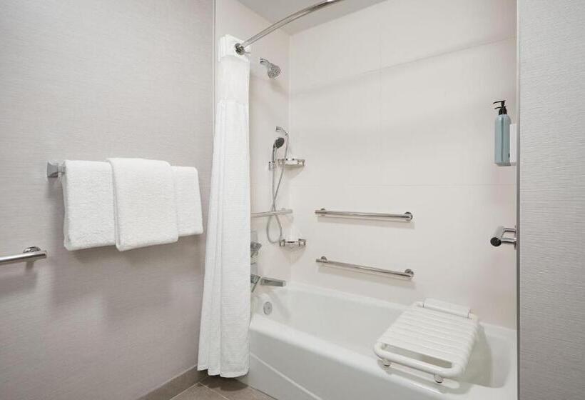 هتل Courtyard Kansas City Overland Park/metcalf, South Of College Boulevard