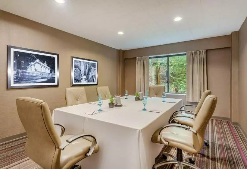 Szálloda Crowne Plaza Danbury, An Ihg